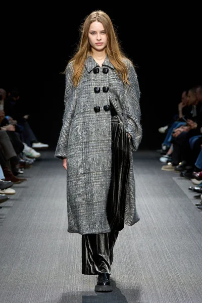 Look 4